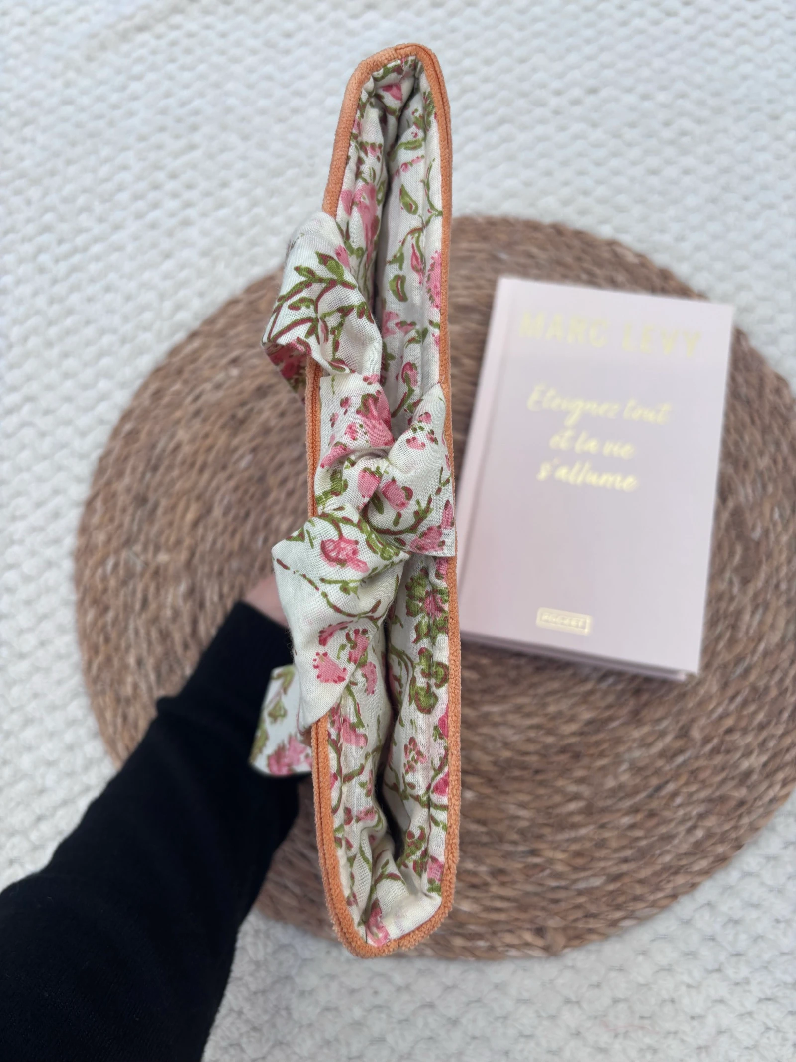Handmade Apricot Ribbed Velvet Book Pouch – photo 2
